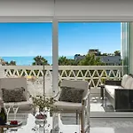 Vista Mar Y Piscina En Puerto Banus