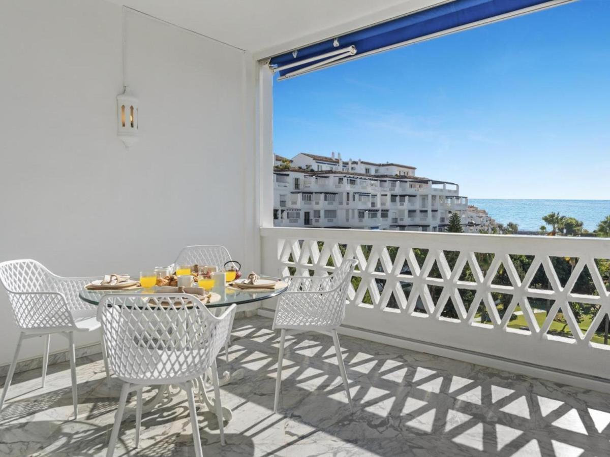 Vista Mar Y Piscina En Puerto Banus