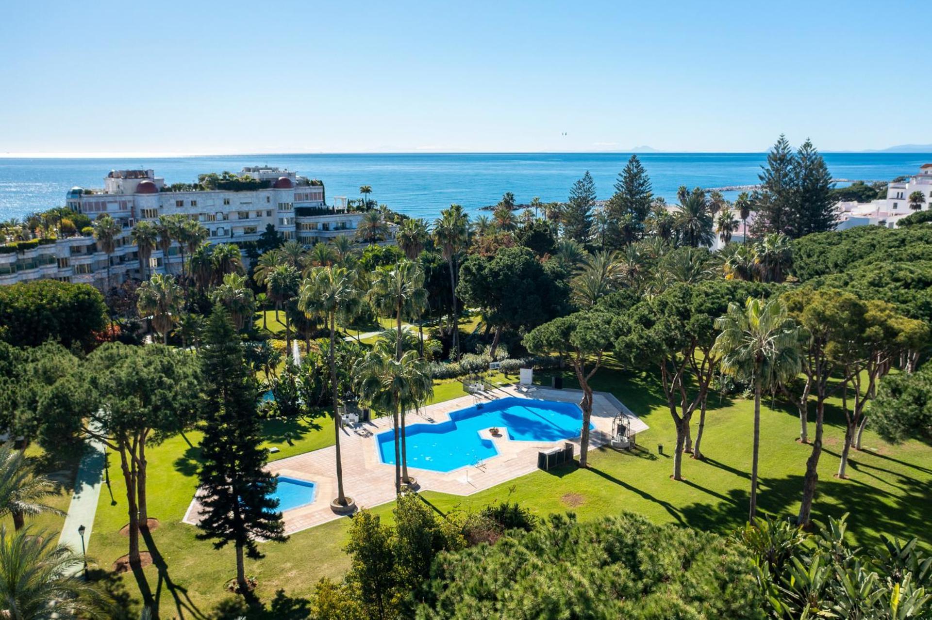 Apartment Vista Mar Y Piscina En Puerto Banus Marbella