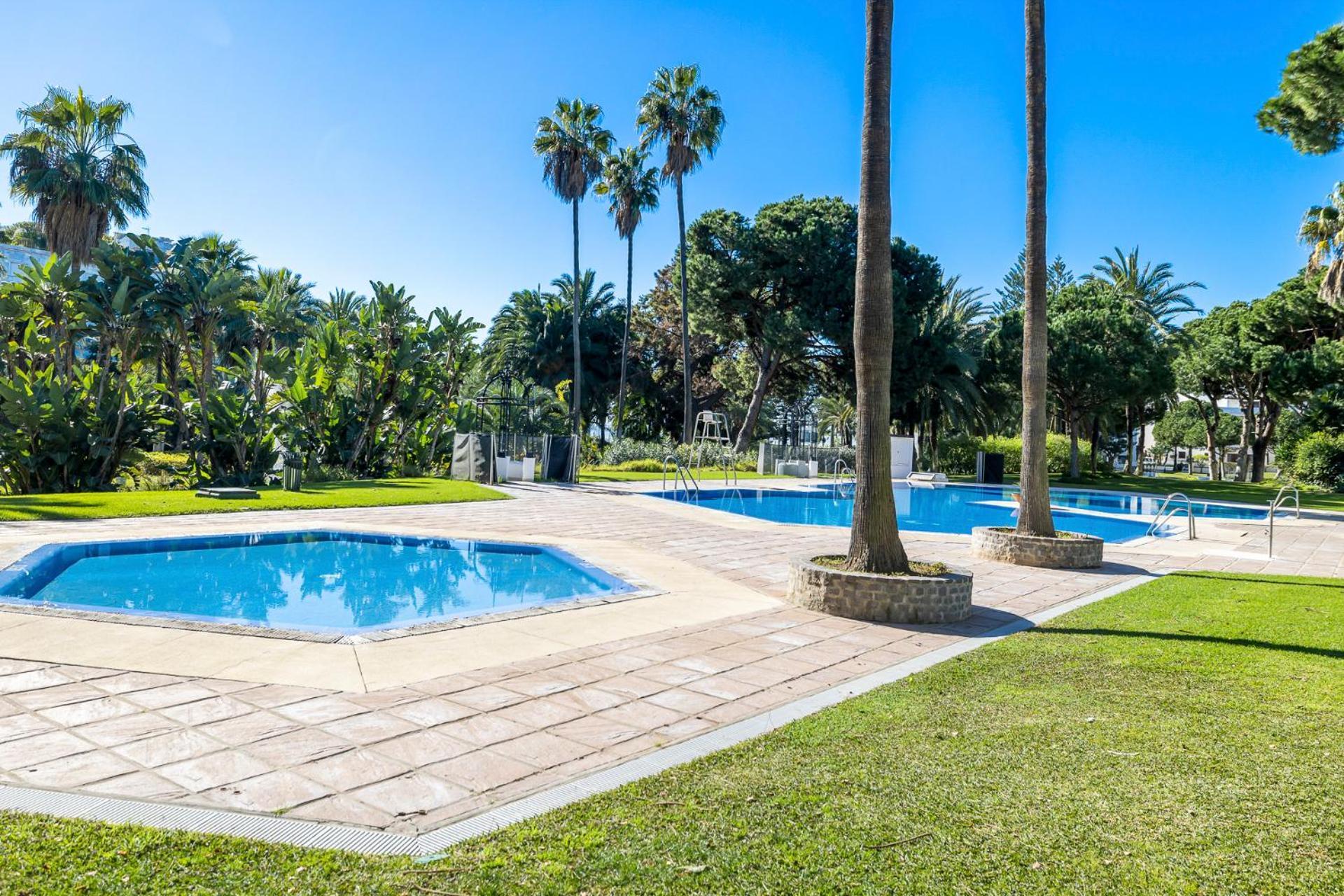 Vista Mar Y Piscina En Puerto Banus Apartment