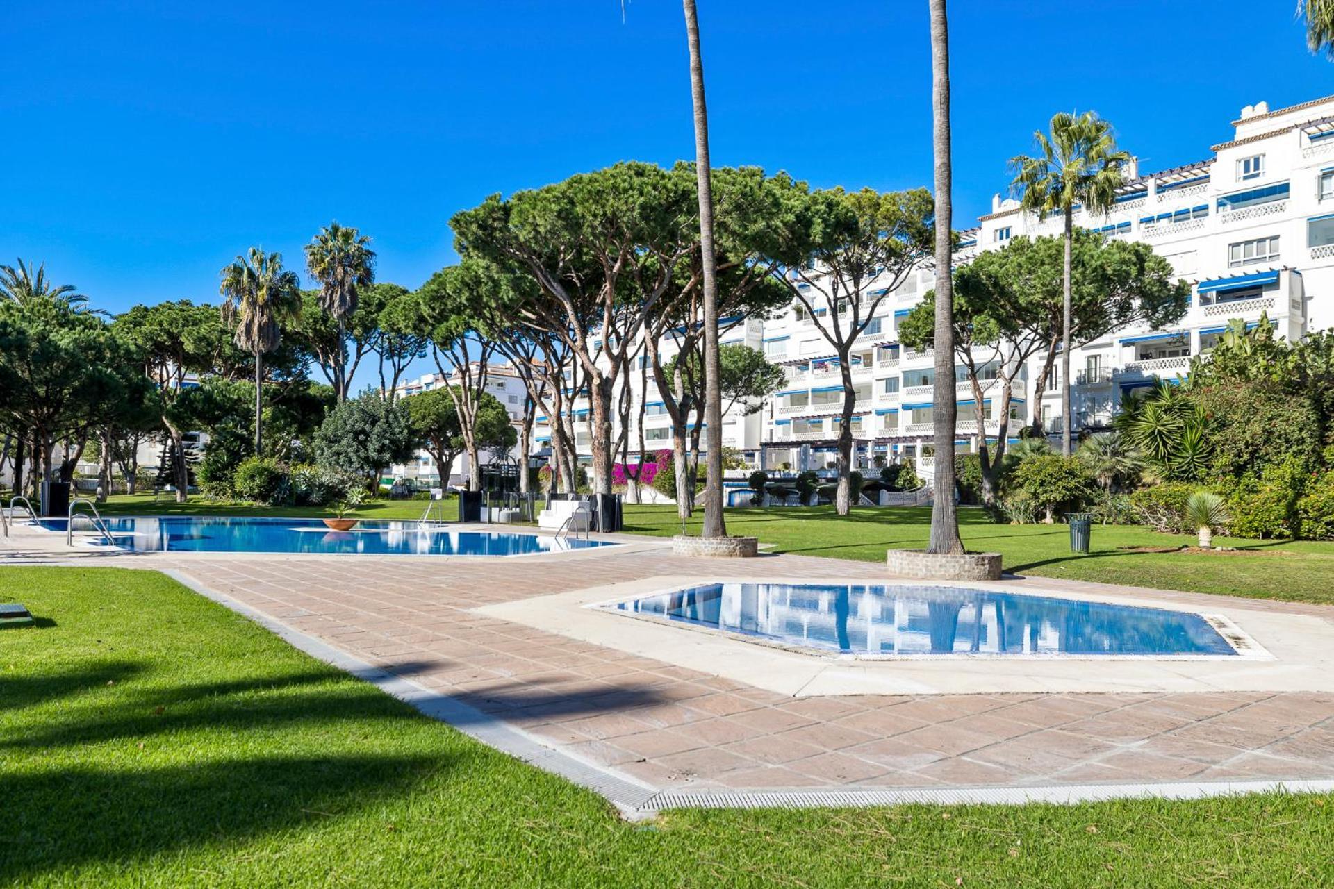 Apartment Vista Mar Y Piscina En Puerto Banus Marbella